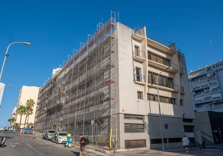renuevan-la-climatizacion-y-rehabilitan-la-fachada-de-la-jefatura-de-policia-local-de-cadiz