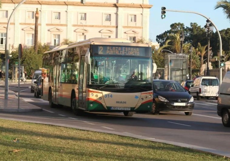 el-ayuntamiento-de-cadiz-exige-que-no-salgan-autobuses-sin-aire-acondicionado-durante-los-dias-con-temperaturas-muy-altas