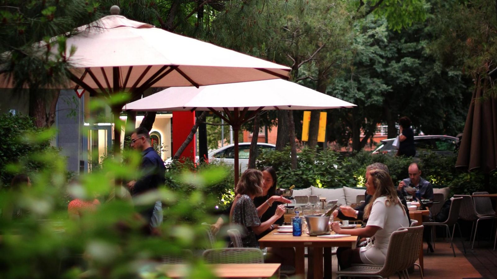 del-cafe-al-coctel:-el-nuevo-espacio-de-tragaluz-en-barcelona-que-lo-tiene-todo-a-todas-horas