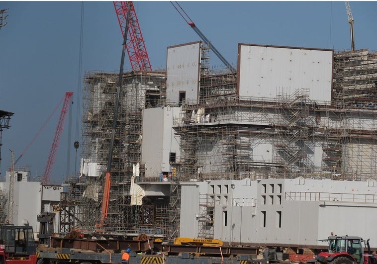 dragados-offshore-tira-de-trabajadores-de-peru-ante-la-falta-de-cualificados-en-la-bahia-de-cadiz