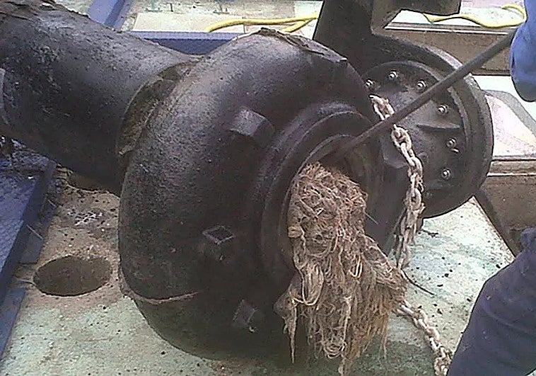 hasta-550-toneladas-de-residuos-se-retiran-todos-los-anos-de-las-redes-de-saneamiento-de-cadiz