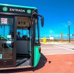 los-autobuses-gratuitos-a-la-playa-de-camposoto-comienzan-este-fin-de-semana:-horario-y-paradas-de-la-linea